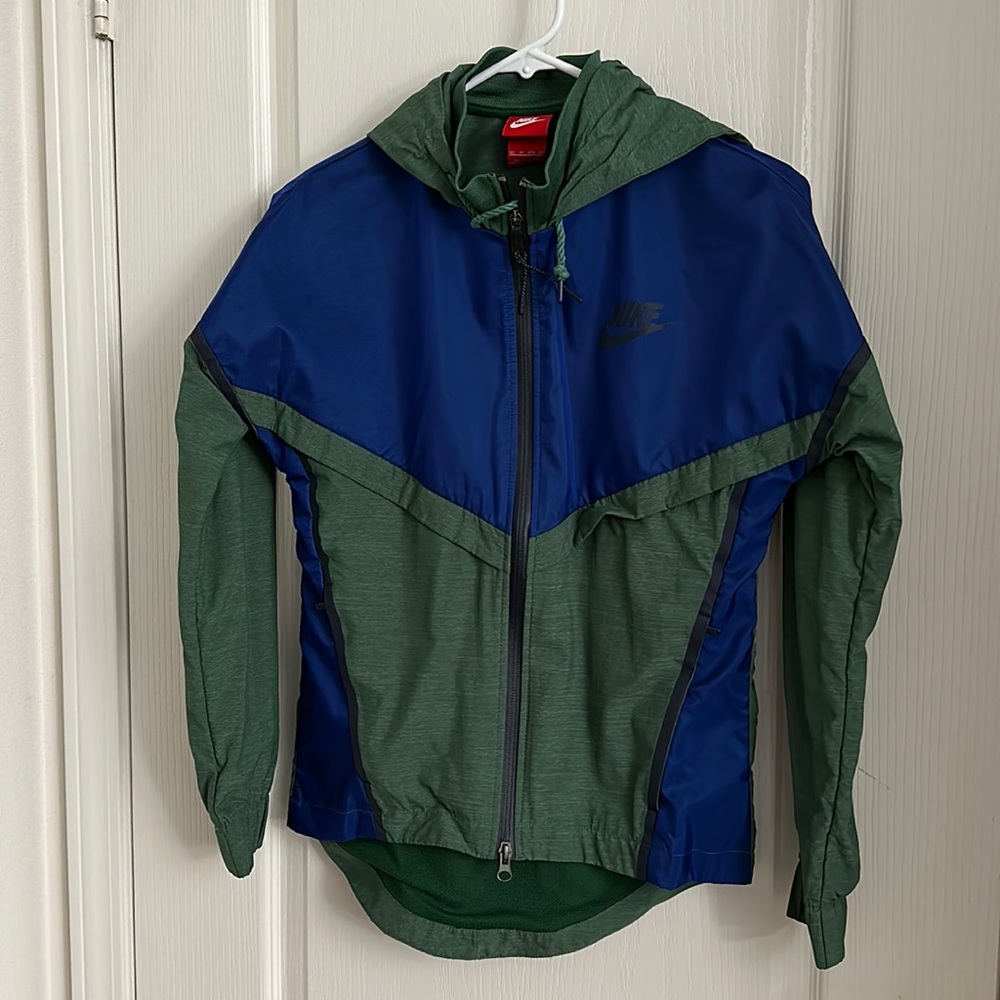 Woman’s wind breaker